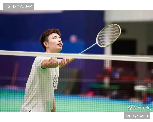 石宇奇训练完直接拎着爱马仕去吃夜宵？